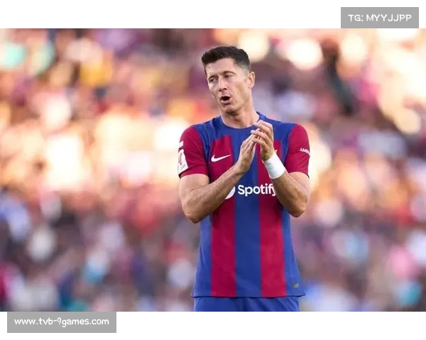 莱万多夫斯基谈巴萨未来：希望留队但年薪问题待解